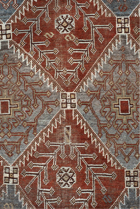 Antique Shiraz Area Rug (4' x 9')